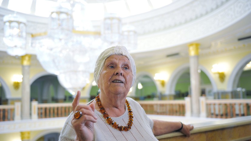 Учительница Путина посетила парад Победы в Москве