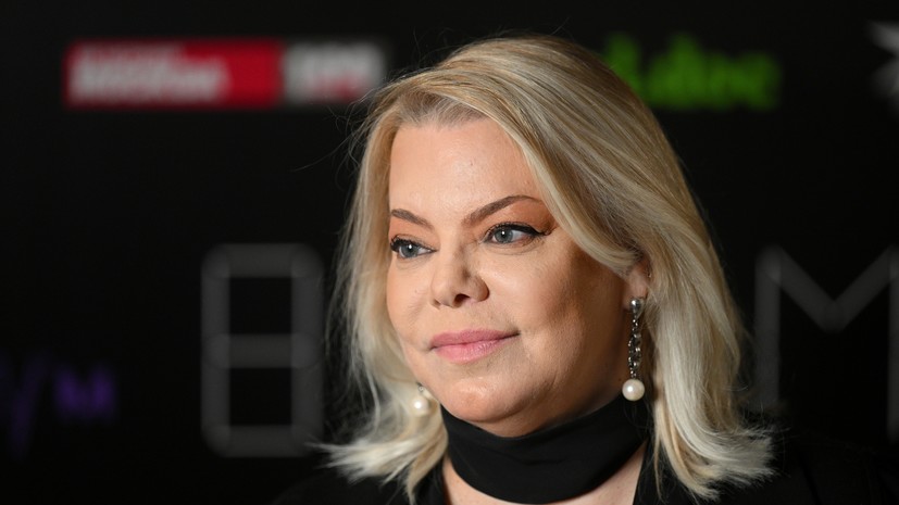 Актриса Поплавская прошла с портретом своего деда в рядах «Бессмертного полка»