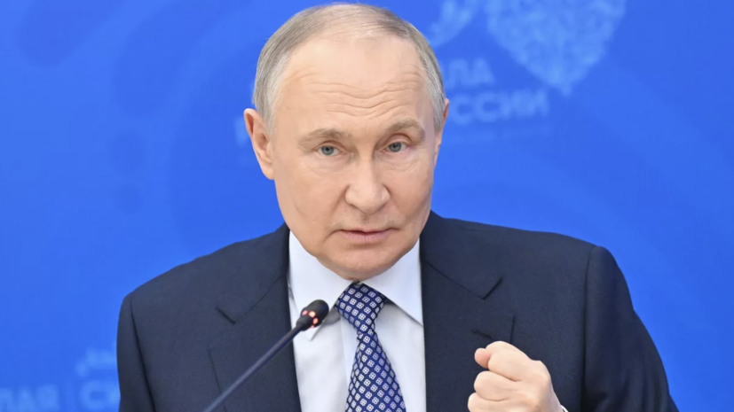 Итальянский ведущий Порро: Путин поставил на место Макрона и компанию