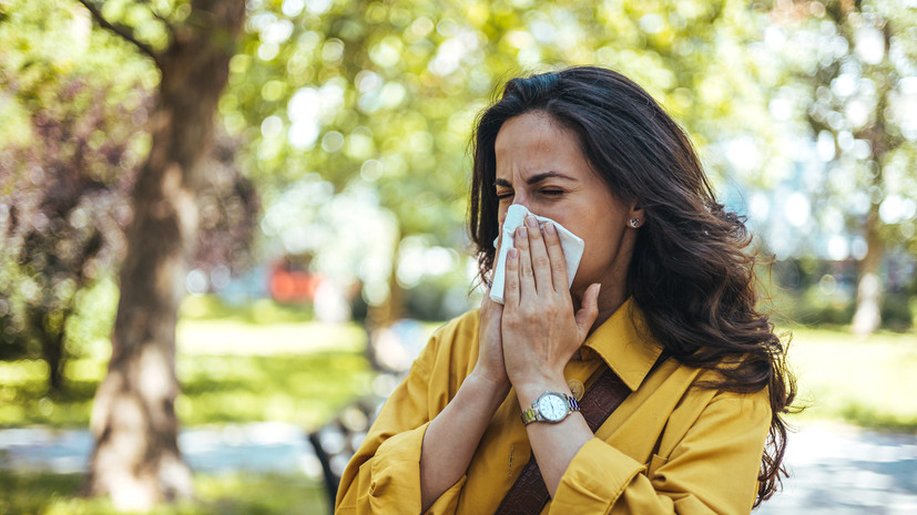 Врач Бондаренко посоветовала исключить мёд при поллинозе