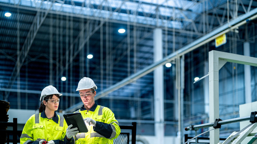 Стало известно, сколько россиян работают по профессии