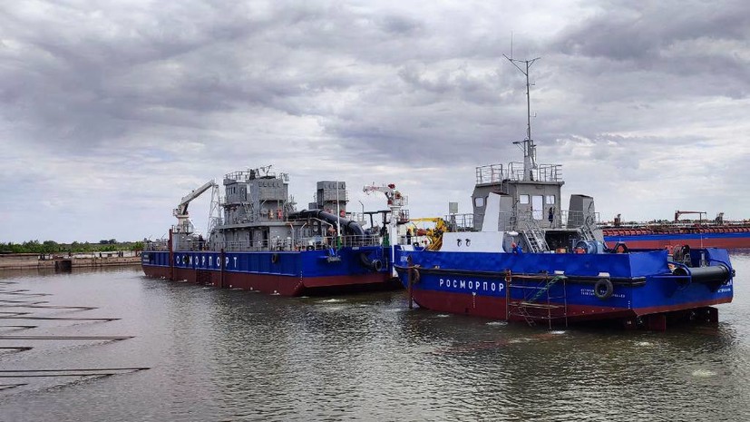 В Астраханской области спустили на воду два судна, построенные для Росморпорта