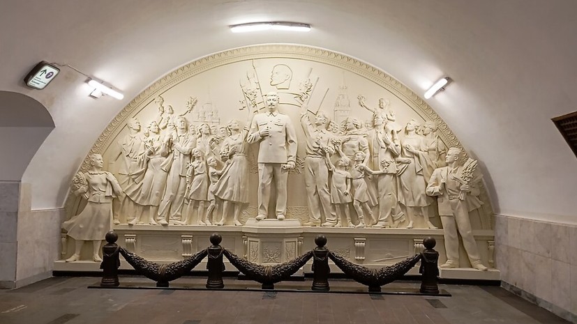 На станцию «Таганская» метро Москвы вернули барельеф Сталина