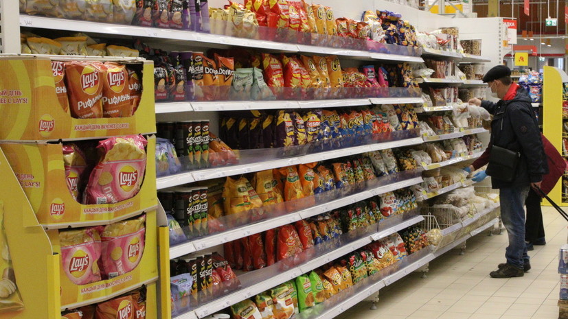 Среди частых спонтанных покупок россиян в продуктовых оказались чипсы и сладости