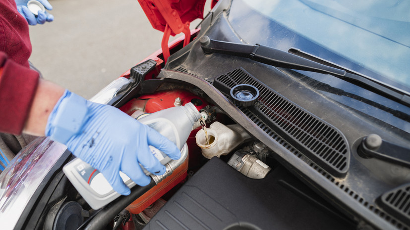 Автоэксперт Бахарев посоветовал своевременно заменять тормозную жидкость