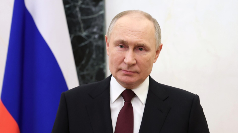Путин поручил утвердить экономическую модель Трансарктического коридора