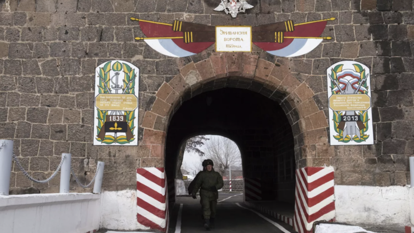 В Армении заявили, что не обсуждают возможность вывода военной базы России