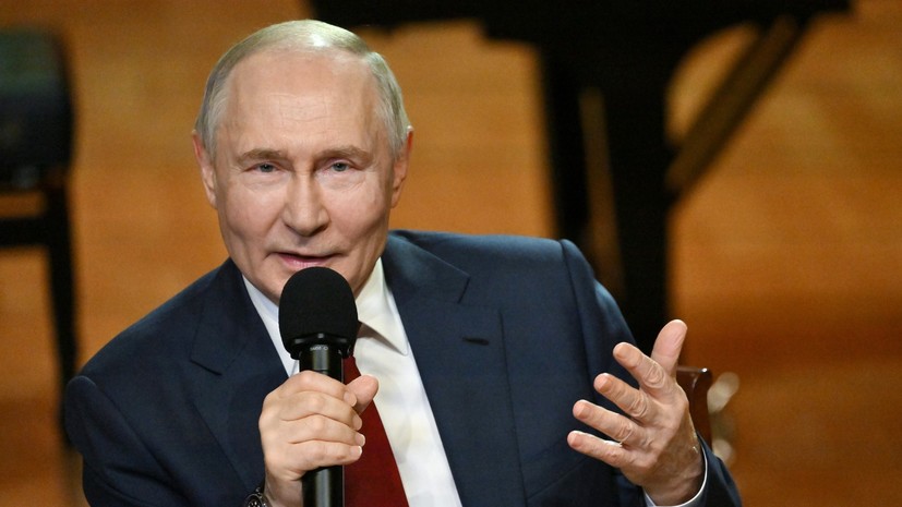Путин поручил улучшить методику преподавания музыки и ИЗО в школах