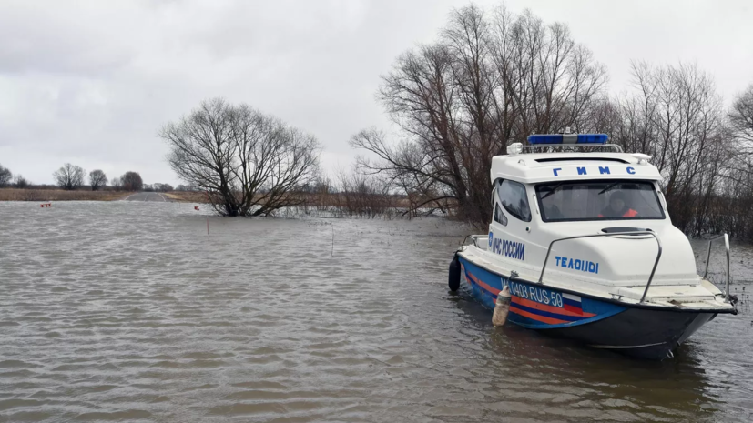 Режим ЧС ввели в Среднеколымском районе Якутии из-за уровня воды в реке