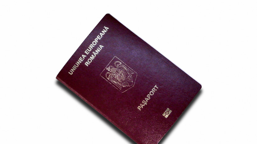 Жители Румынии начали резать паспорта после выборов президента