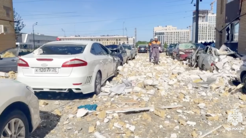 МЧС: более 50 автомобилей повреждены при взрыве газа в доме в Ставрополе