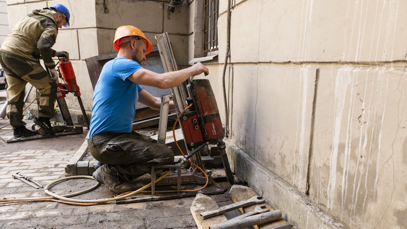 Строители из ЯНАО восстанавливают общежитие в ДНР