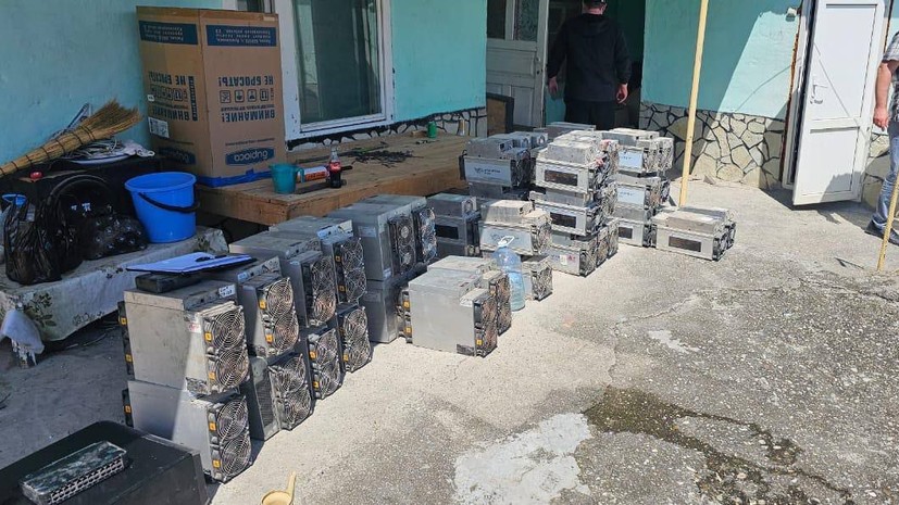В Дагестане пресекли работу майнинговой фермы из 95 устройств