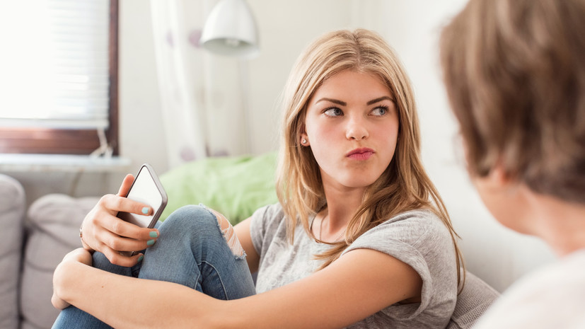 Более половины россиян выступили против финансовой помощи взрослым детям