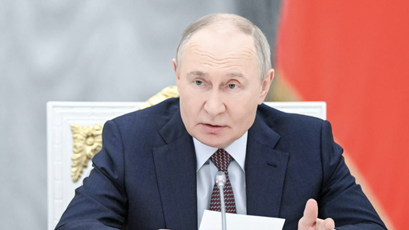 Путин поручил подготовить программу восстановления районов приграничья