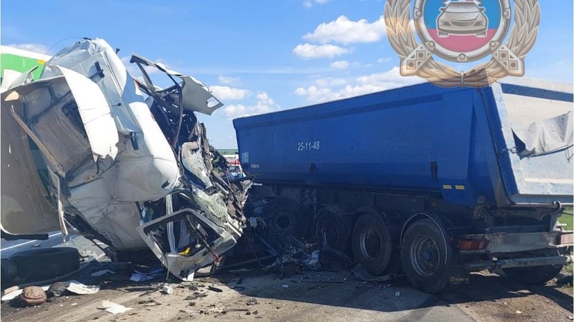 Под Саратовом в ДТП с тремя грузовиками погибли два человека
