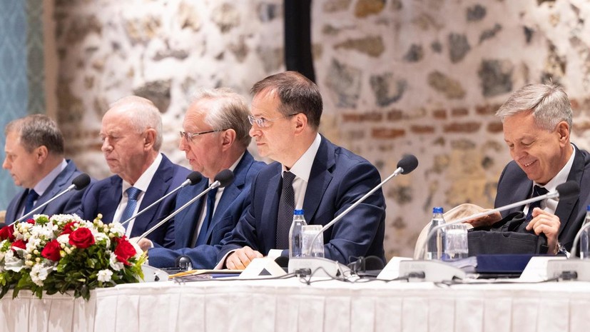 Bloomberg: в США выступают против участия Мединского в переговорах