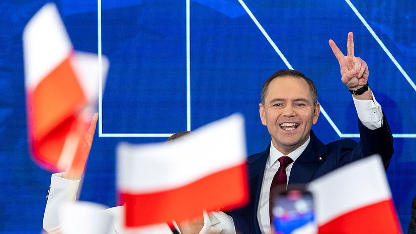 Кандидат в президенты Польши Навроцкий употребил снюс на теледебатах