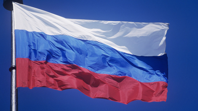 Грузинский певец Эрекле Гецадзе осквернил флаг России на сцене