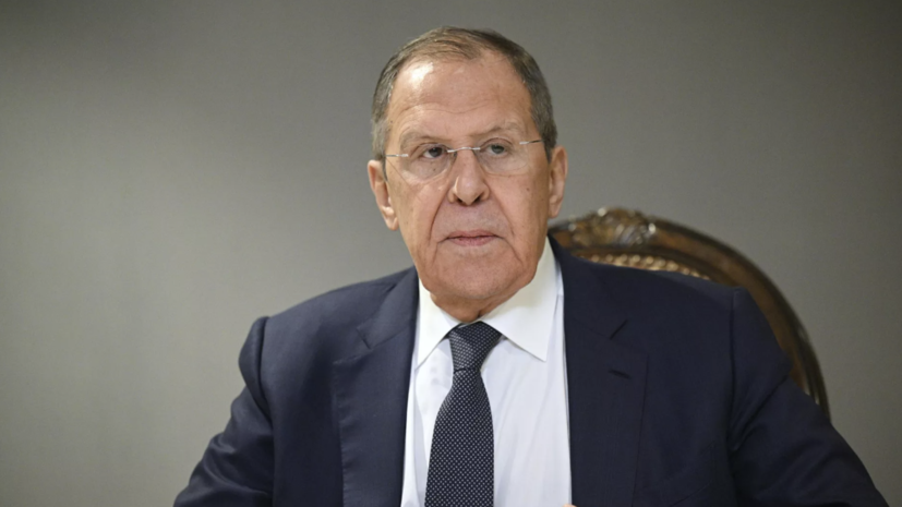 Лавров: Россия с тревогой наблюдает наращивание контингента НАТО у своих границ