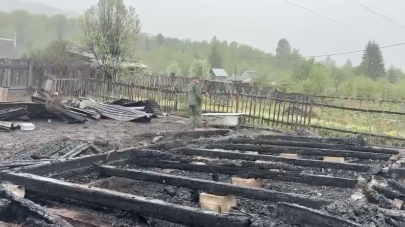 В квартире подозреваемого в убийстве подростков в Байкальске прошёл обыск