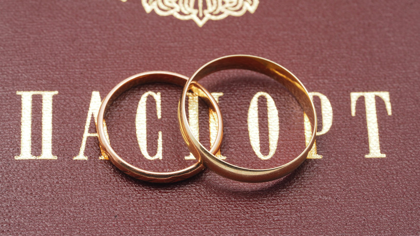 Депутат Горячева объяснила необходимость законопроекта о двойных фамилиях в браке