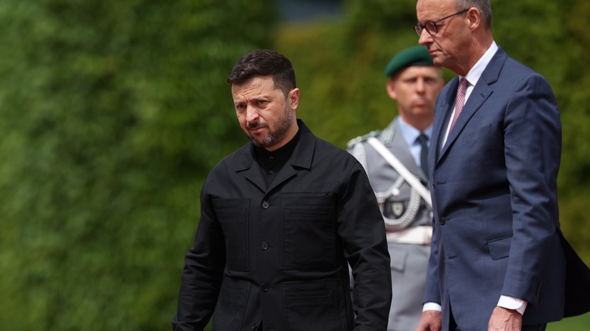 Зеленский прибыл в Берлин в чёрной одежде