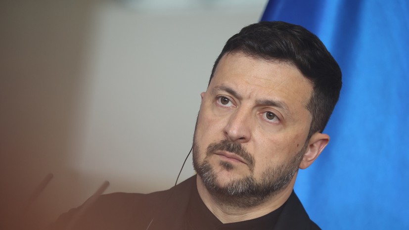 Зеленский заявил о постоянном наступлении российских войск