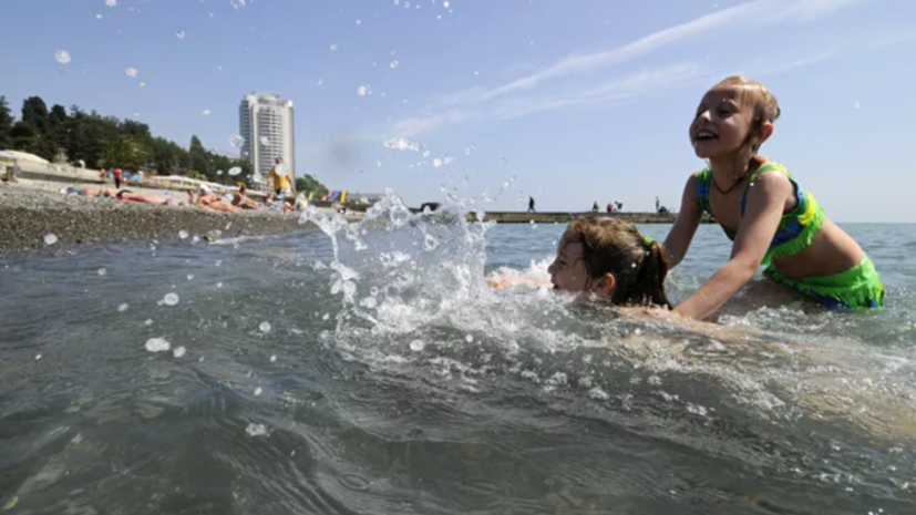 Специалист Халилов посоветовал купаться на специально оборудованных пляжах