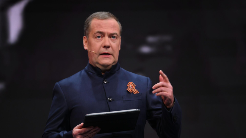 Медведев заявил, что Зеленский ищет легитимизации за счёт переговоров