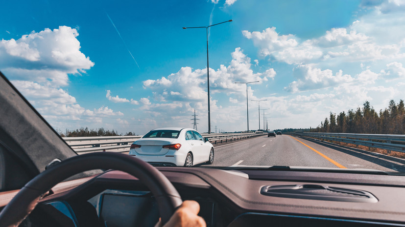 В России на 35% снизились продажи премиальных автомобилей