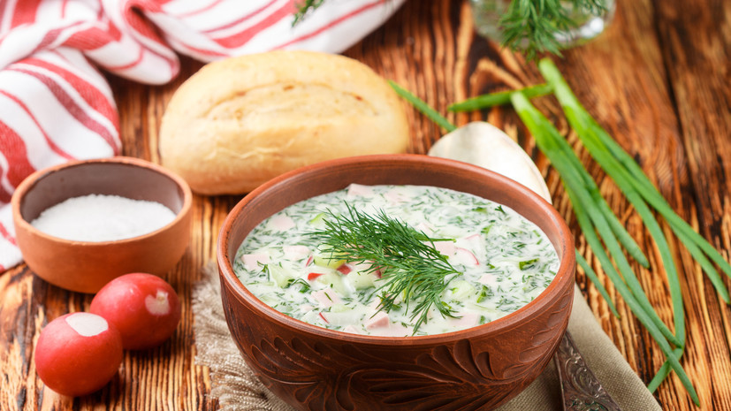 Диетолог Дианова: окрошка на белом квасе или кефире защищает от отравлений