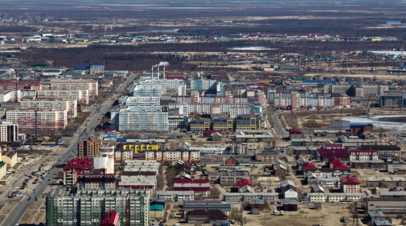Над Новым Уренгоем пролетел вертолёт со Знаменем Победы