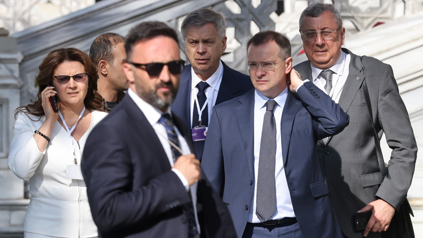 Российская делегация вылетела из Стамбула в Москву