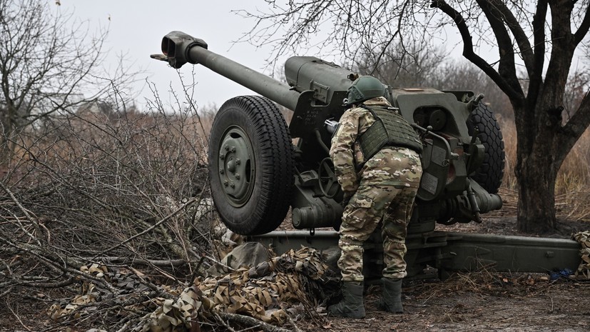 Трое бойцов ВС России вручную оттащили трёхтонную пушку Д-30, спасая от БПЛА