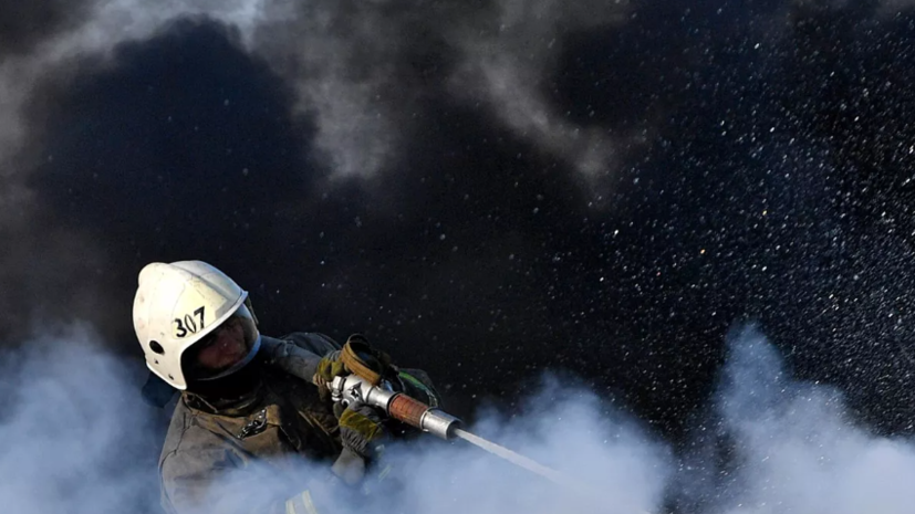 В МЧС заявили о сокращении площади возгорания на полигоне ТБО на Урале