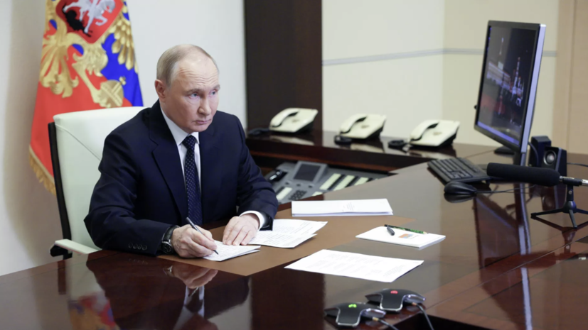 Путин поручил перевести услуги ведомств на платформу будущего мессенджера России