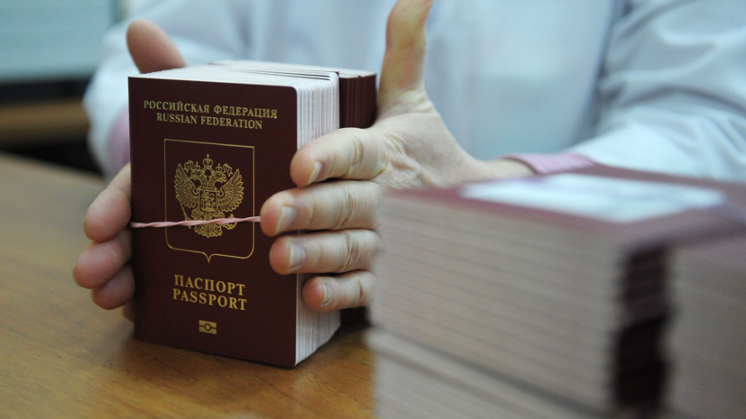 Бывшую сотрудницу МВД осудили за удалённую выдачу загранпаспортов в Москве