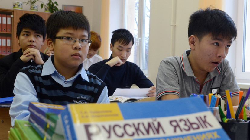 Володин: только 4% детей мигрантов приняты в школы по новым правилам