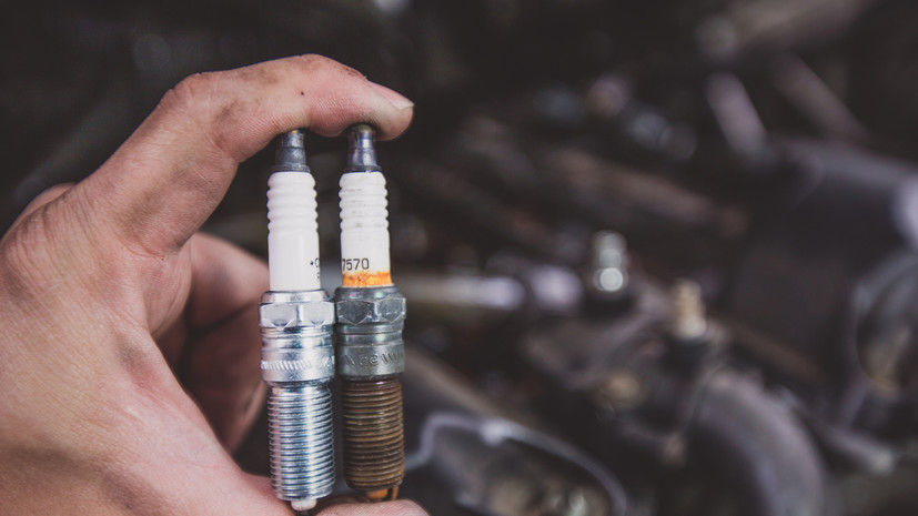 Автоэксперт Стрельбицкий назвал пять признаков для замены свечей машины