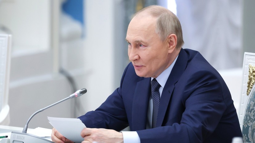 Путин поздравил медиков с наступающим профессиональным праздником