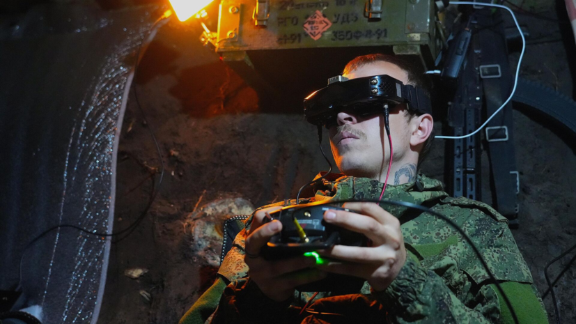 Расчёт БПЛА ВС доставил в День России государственный флаг в Херсон