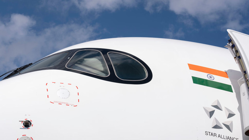 Пилот Смирнов: самолёт в Индии рухнул с полными баками, это 100 тонн керосина