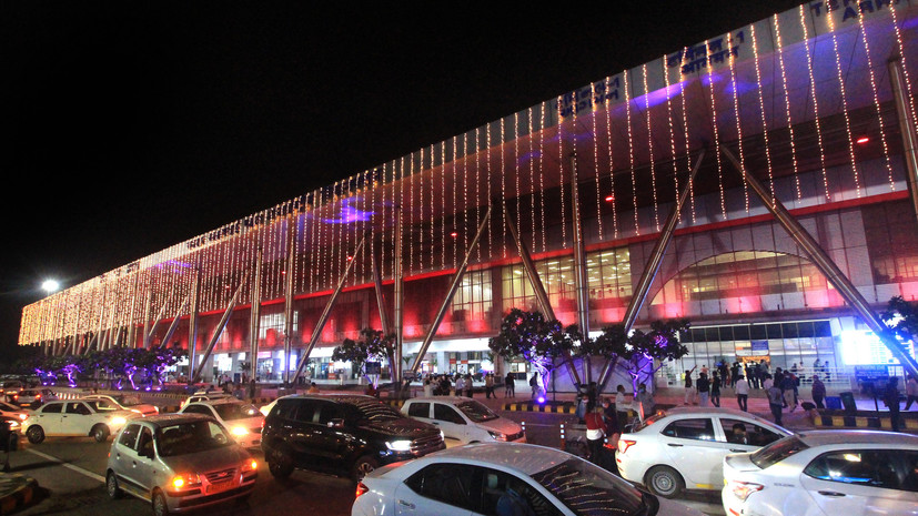 Аэропорт Ахмадабада приостановил полёты после крушения Boeing