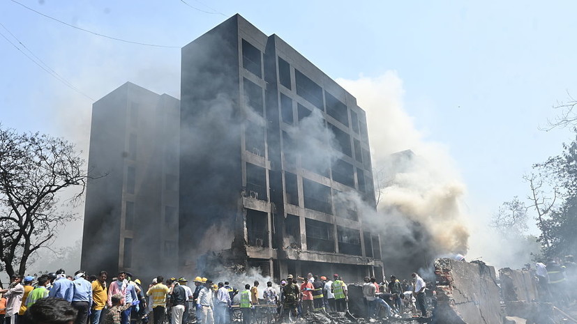 Reuters: в авиакатастрофе в Индии погибли более 290 человек