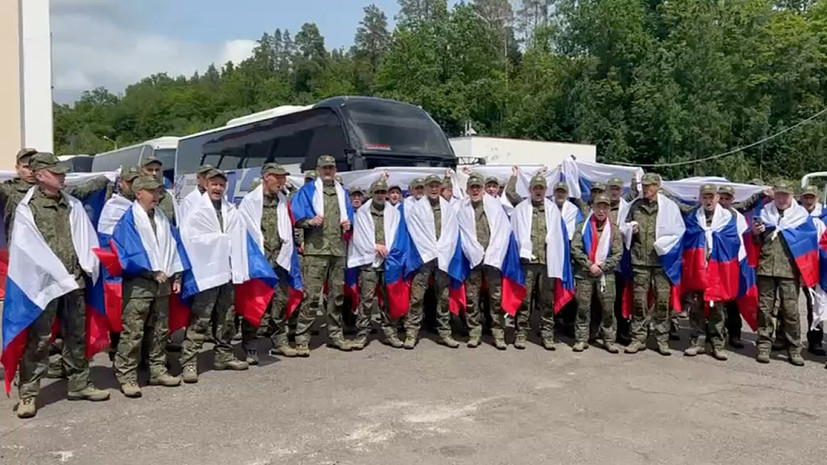 РИА Новости: третья группа вернувшихся из плена ВСУ бойцов прибыла в Россию