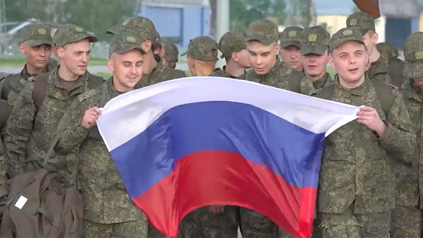 Российский боец не смог сдержать слёз в разговоре с близкими после плена