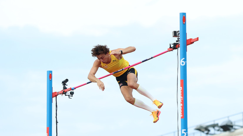 Дюплантис в 12-й раз обновил мировой рекорд в прыжках с шестом