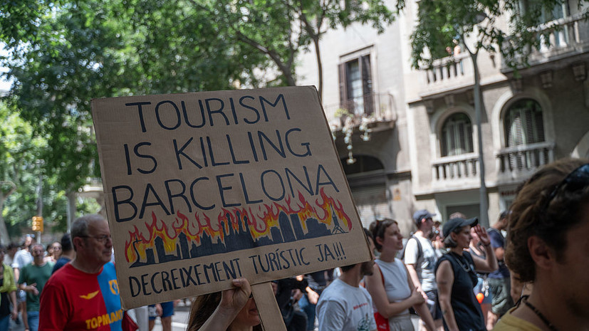 Catalan News: в Испании прошла массовая антитуристическая акция