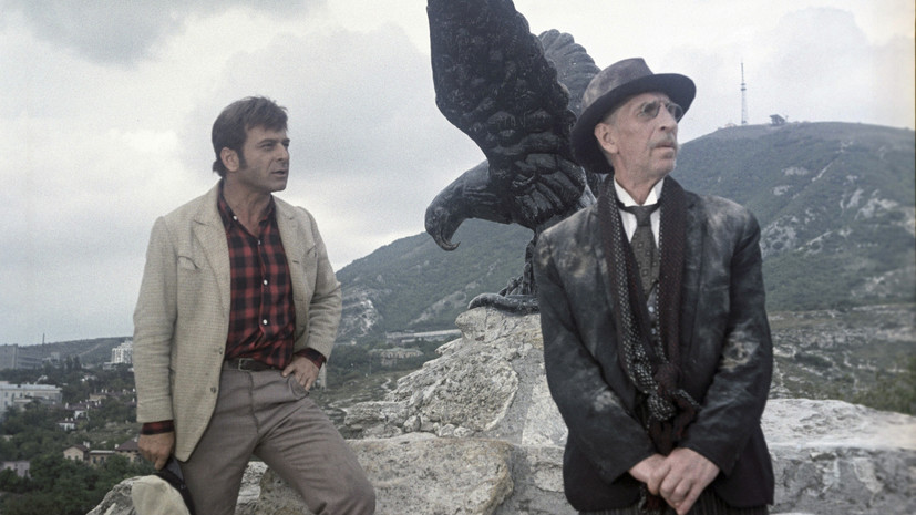 «Не стандартная экранизация, а сатирическая комедия»: почему фильм Леонида Гайдая «12 стульев» стал культовым